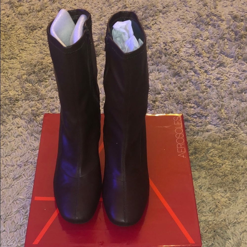 Mid-calf brown boot
